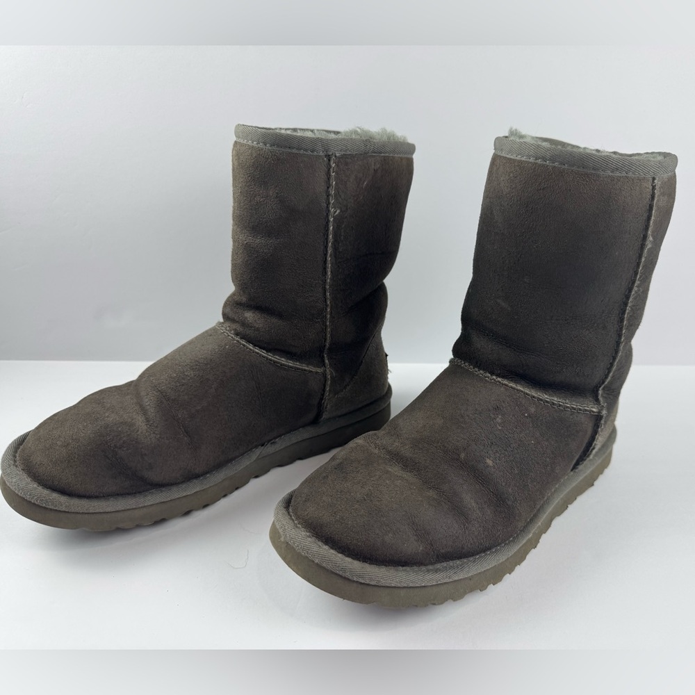 UGG Classic Short ll boots in gray size 8